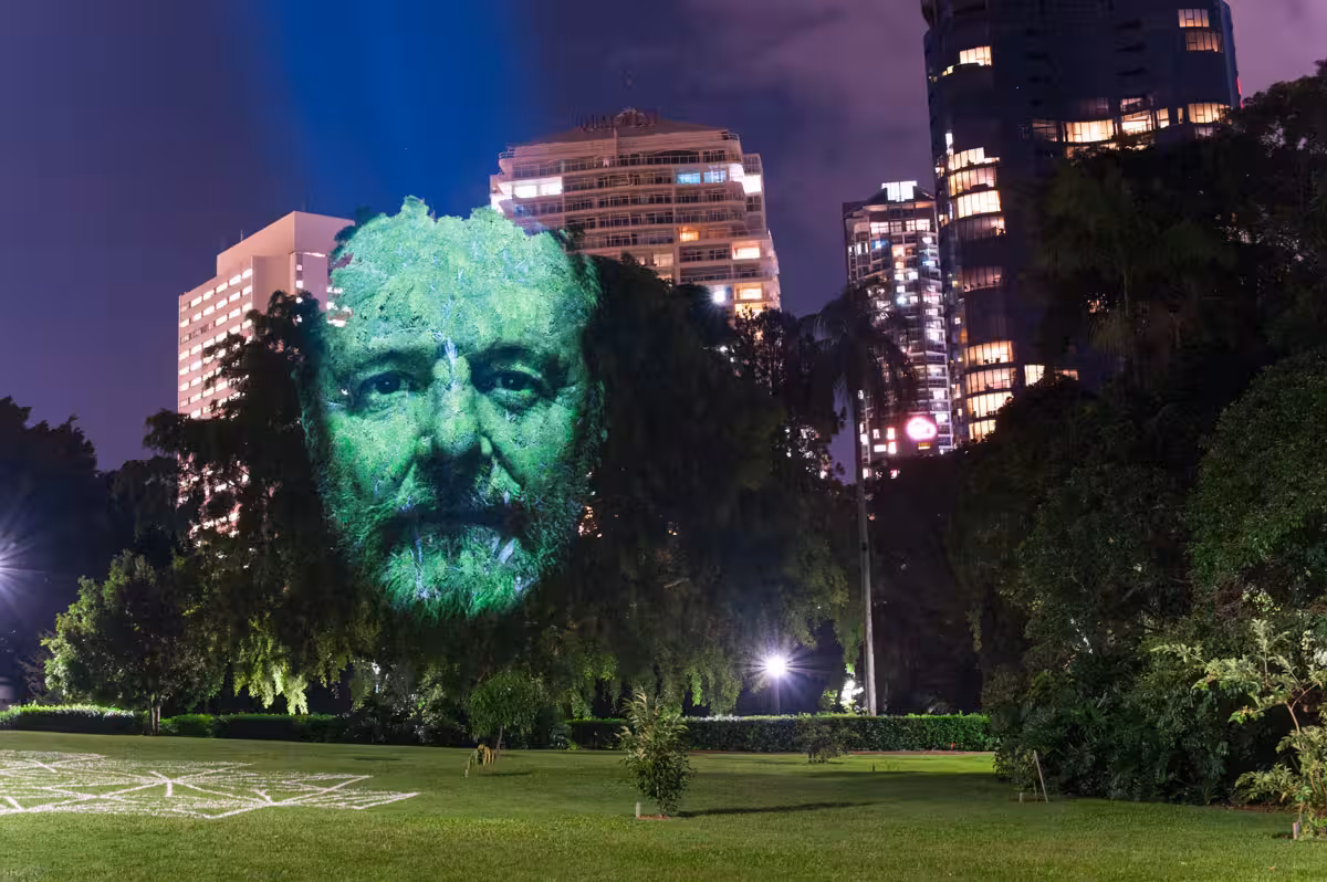 Craig Walsh, Monument